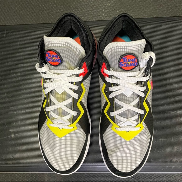 NIKE
LeBron 18 Low 'Sylvester vs Tweety Space Jam' Athletic Sneakers - Picture 3 of 16